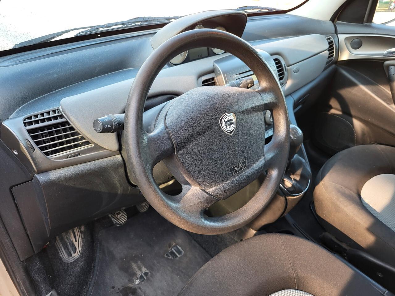Lancia Ypsilon 1.3 MJT 75 CV Platino