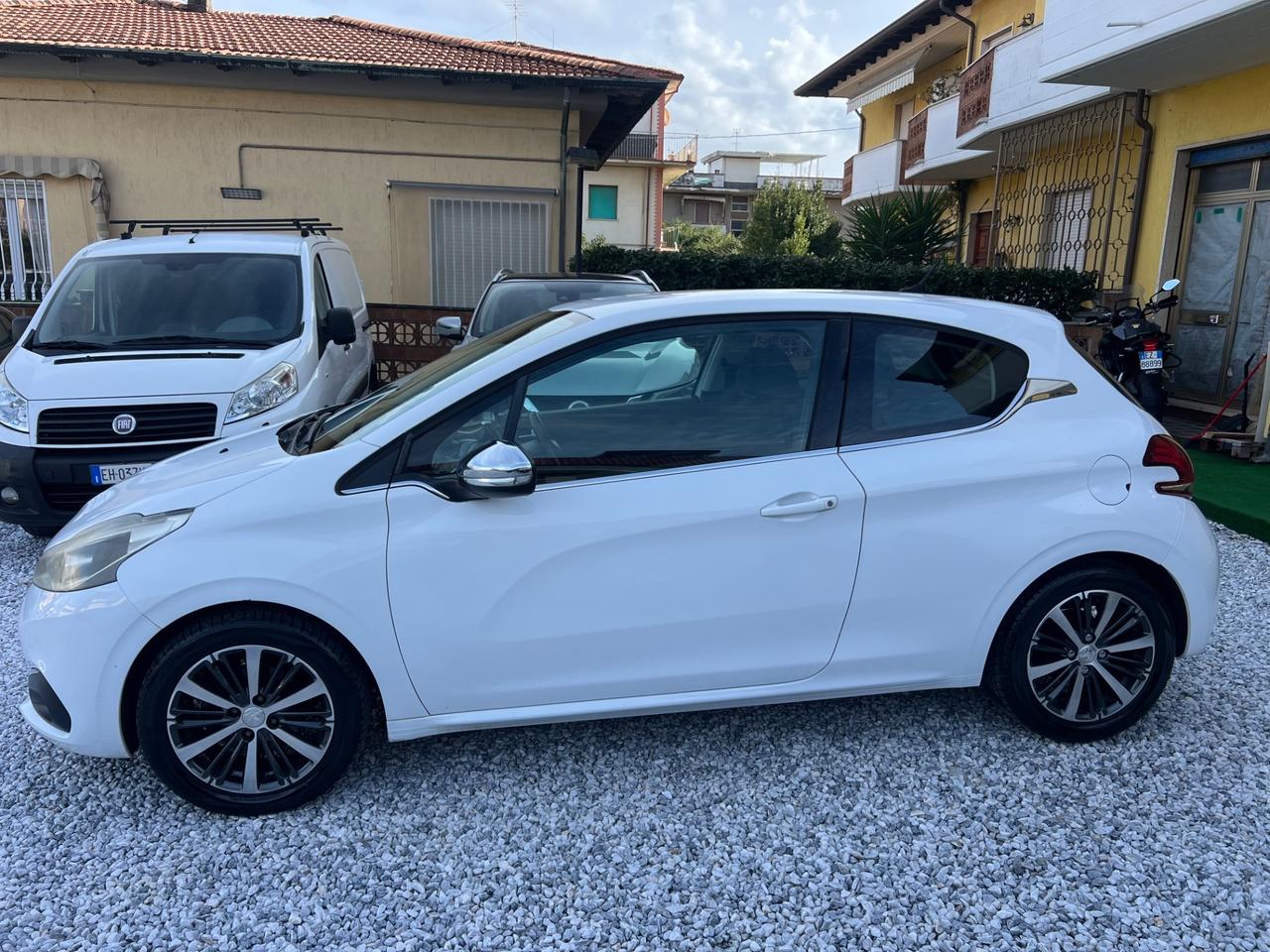 Peugeot 208 PureTech 82 3 porte Allure