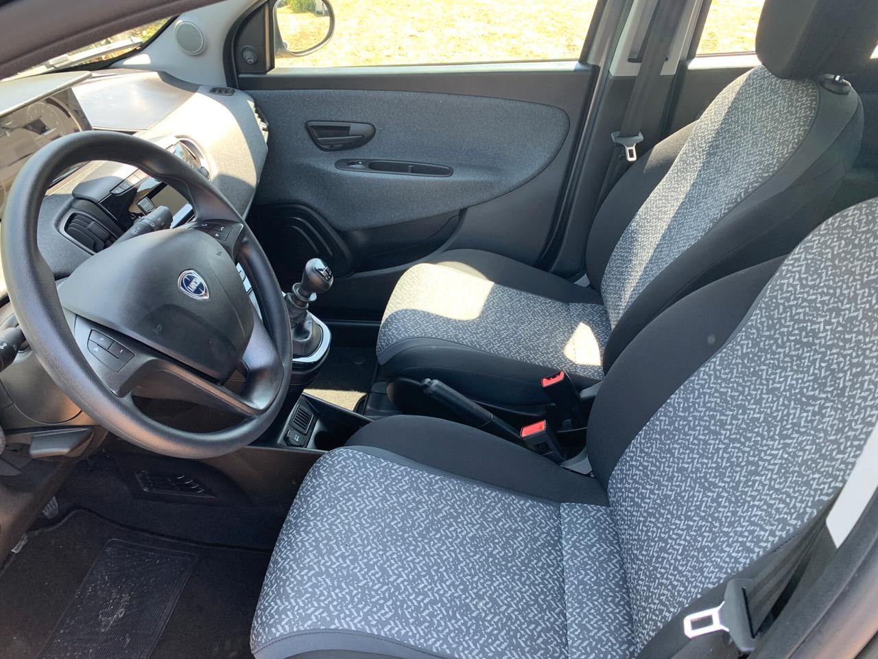 Lancia Ypsilon 1.0 FireFly 5 porte S&S Hybrid Silver Plus