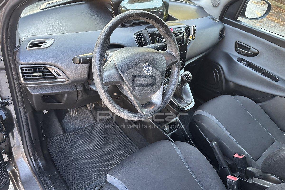 LANCIA Ypsilon 0.9 TwinAir 85 CV 5 porte Metano Ecochic Silver
