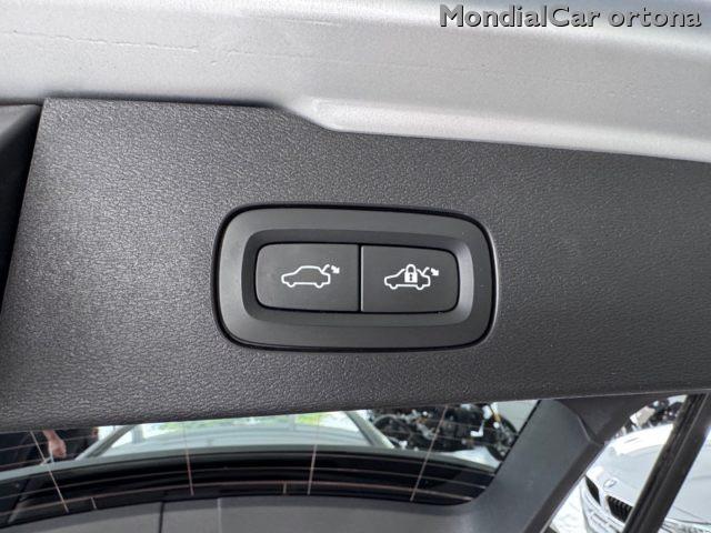 VOLVO V60 B4 (d) automatico Essential