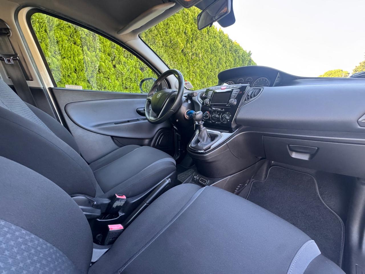 Lancia Ypsilon 1.2 69 CV 5 porte GPL Ecochic Silver