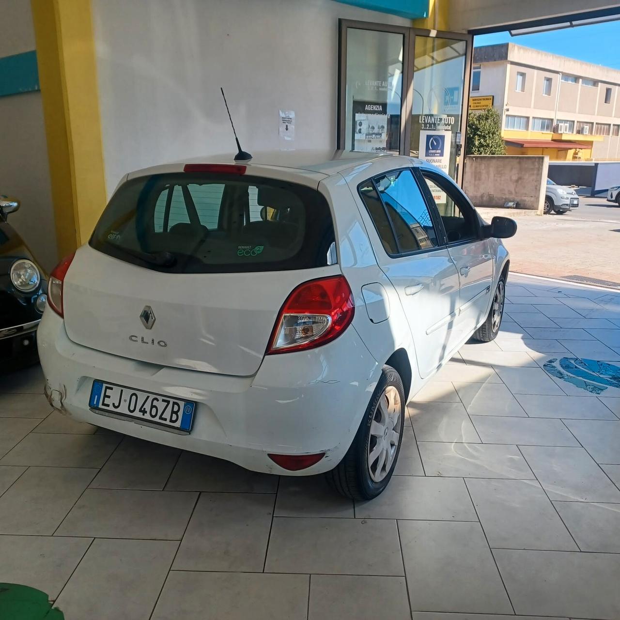 NEOPATENTATI CLIO 1.2 AFFIDABILE GARANZIA 12 MESI