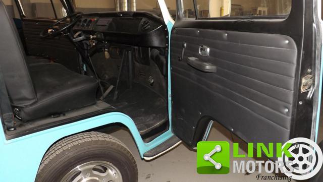 VOLKSWAGEN T2 26B1 con cassone completamente restaurato