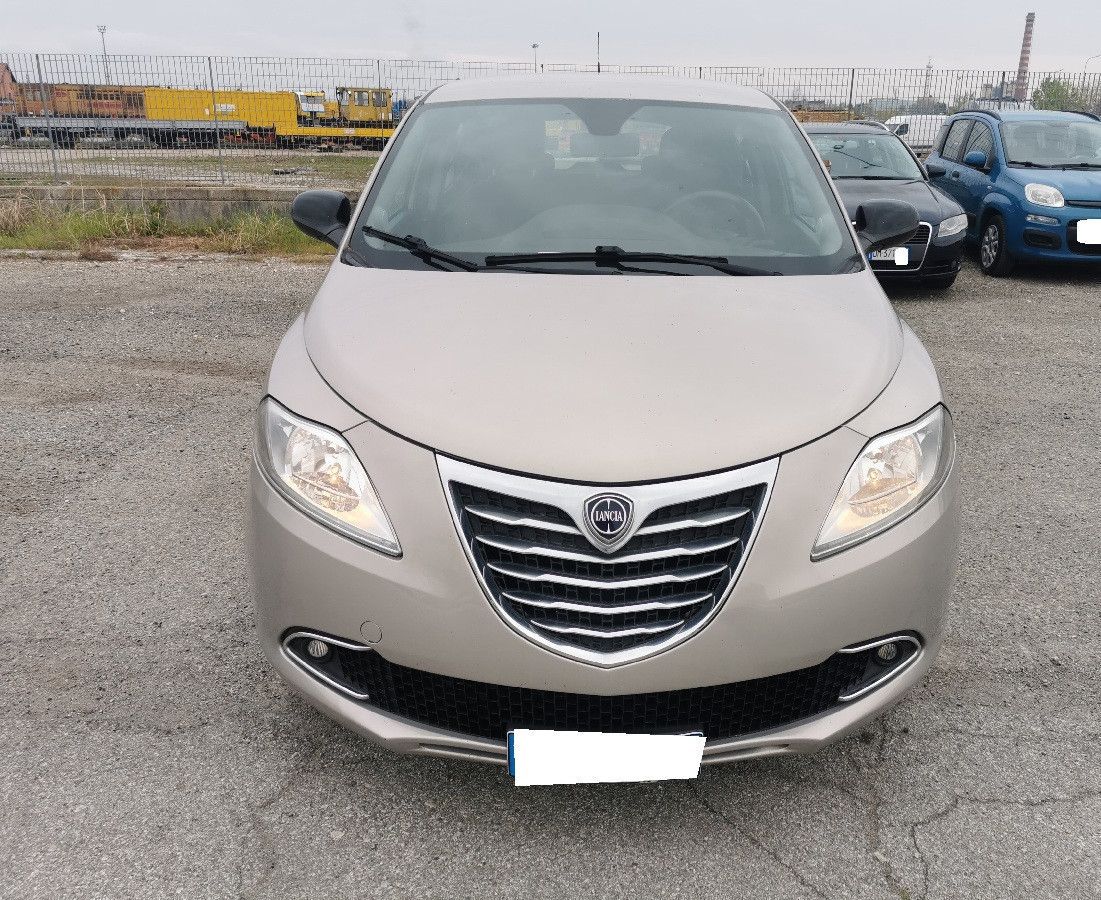 Lancia Ypsilon 0.9 TwinAir 85 CV 5 porte Gold