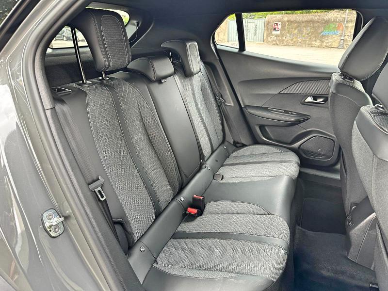 Peugeot 2008 Hybrid 136 e-DCS6 Allure Plus GARANZIA PEUGEOT