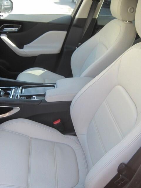 Jaguar F-Pace 2.0 D 180 CV AWD aut. Prestige