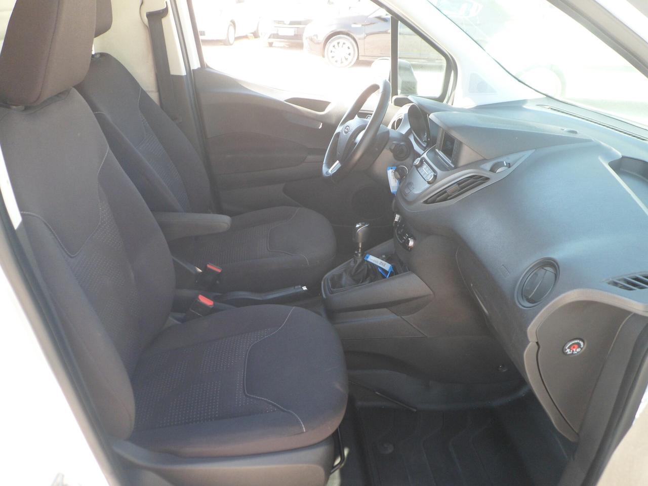 Ford Transit Courier furgone