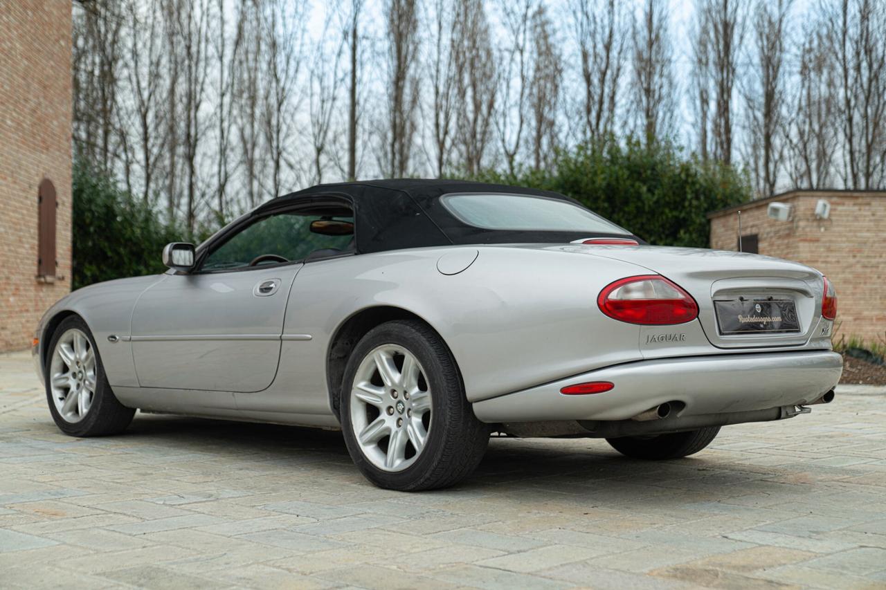 Jaguar XK8 - JAG00081