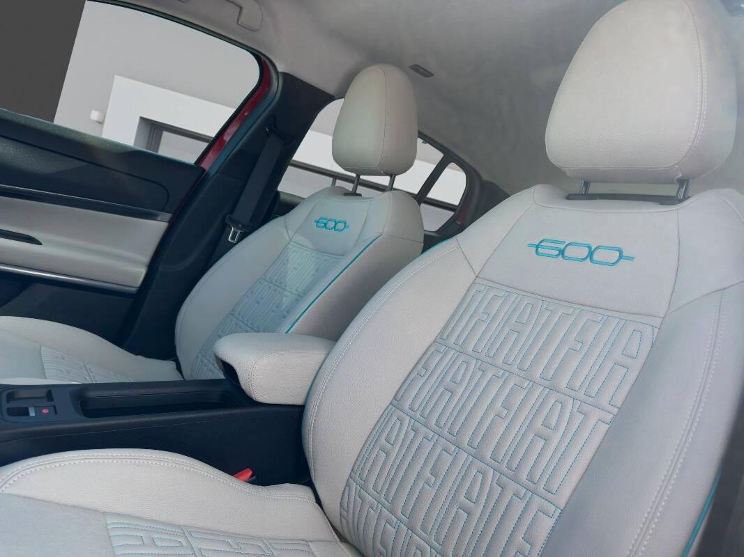 Fiat 600 1.2 hybrid La Prima 110cv AUTOM E TELECAM