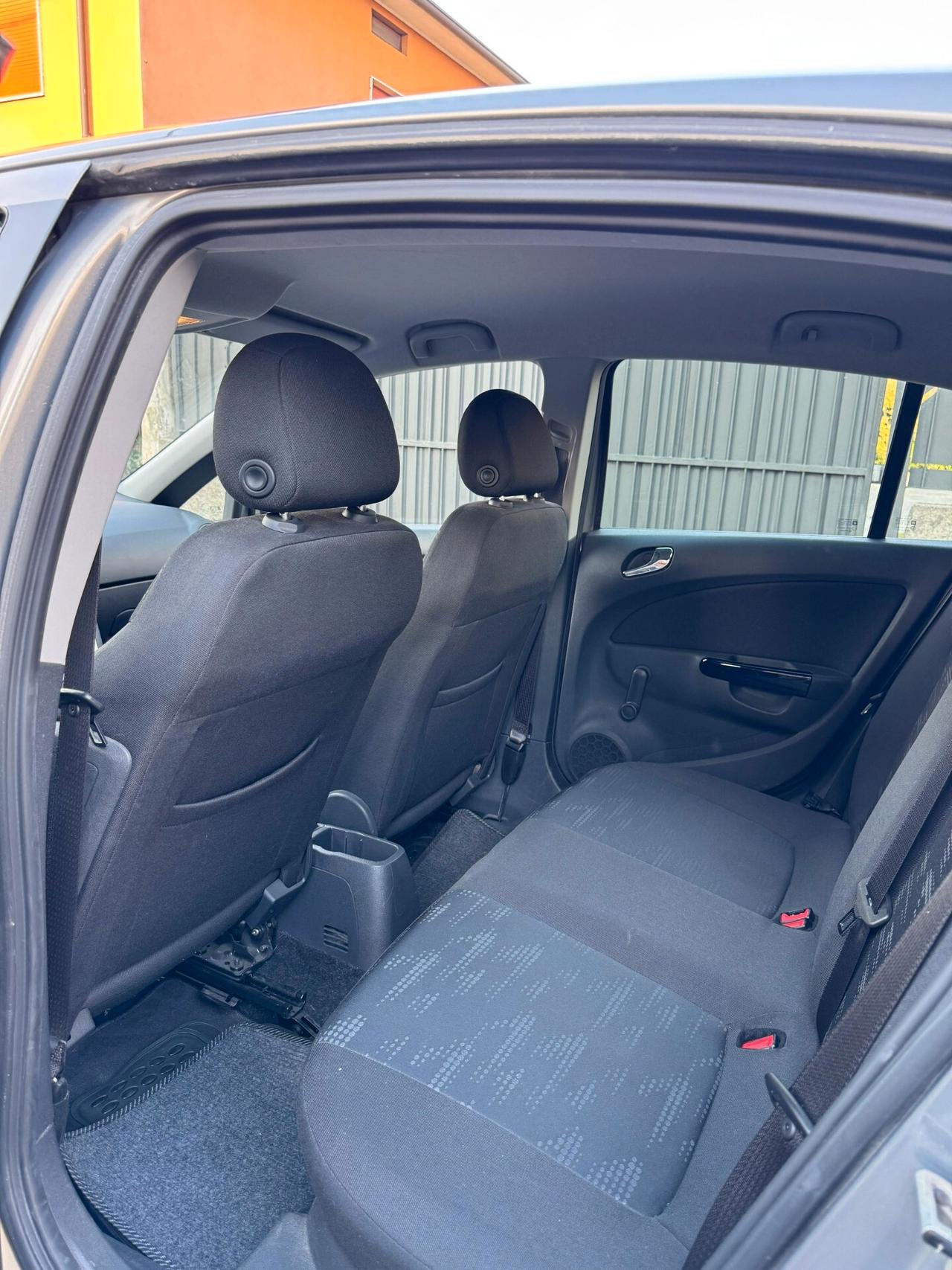 Opel corsa 1.2 benzina 2011 70k km