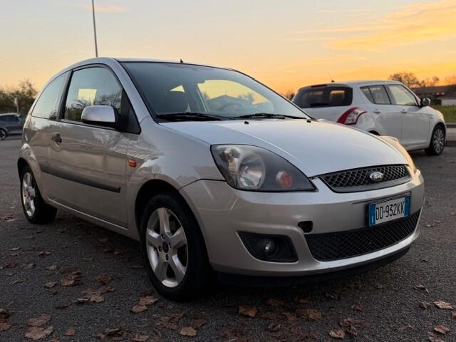 Ford Fiesta 1.2 16V 3p. Ghia Euro 4 ok neopatentati