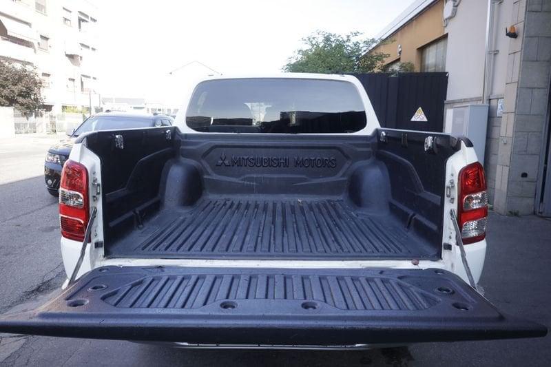 Mitsubishi L200 Mitsubishi L200 2.4 DI-D/181CV Club Cab Intense Hp Mivec Unicoproprietario