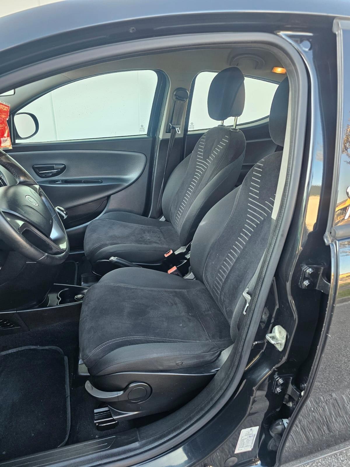 Lancia Ypsilon 1.2 69 CV Platinum