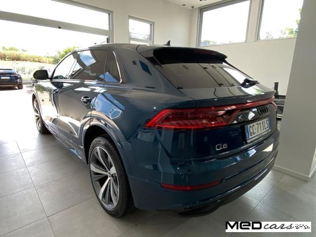 AUDI - Q8 - 55 TFSI MHEV quattro tiptronic Sport