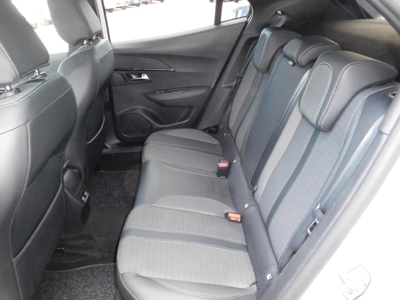 Peugeot 2008 motore elettrico 136 CV Allure Pack