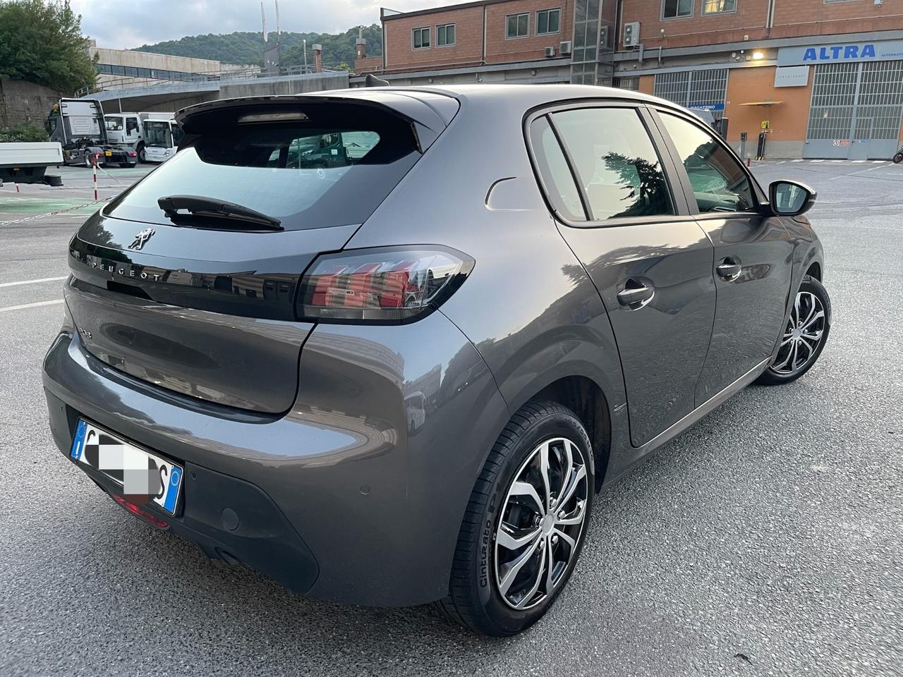 Peugeot 208 BlueHDi 100CV - NEOPATENTATI