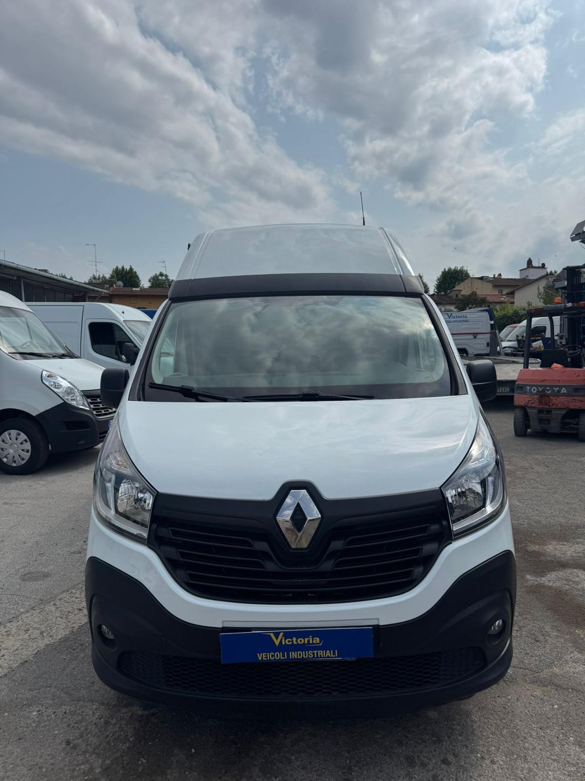 0374 FURGONE RENAULT TRAFIC TETTO ALTO 2017