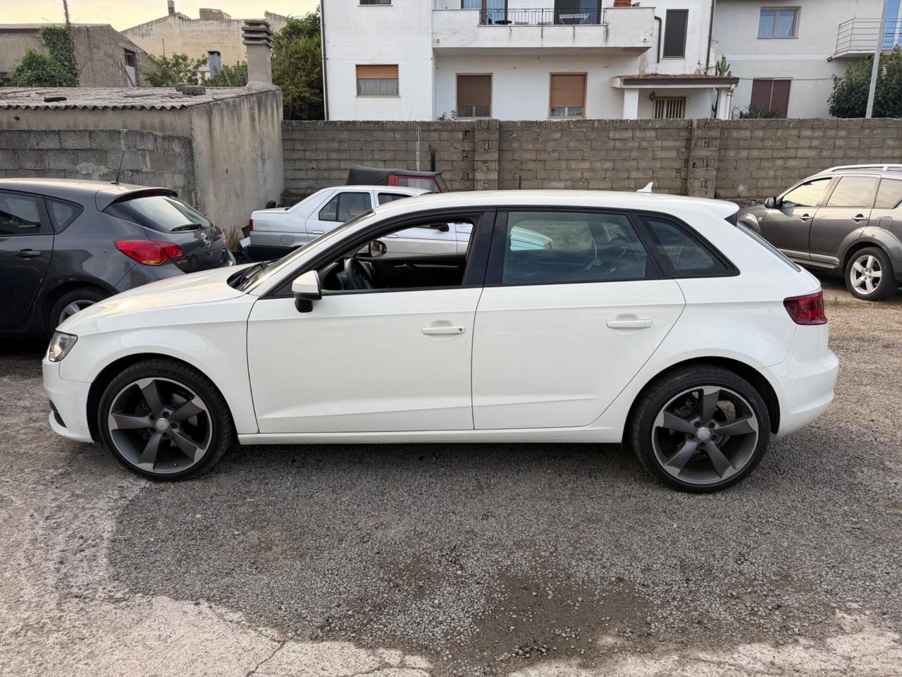 Audi A3 SPB 1.6 TDI 116 cv 6 marce