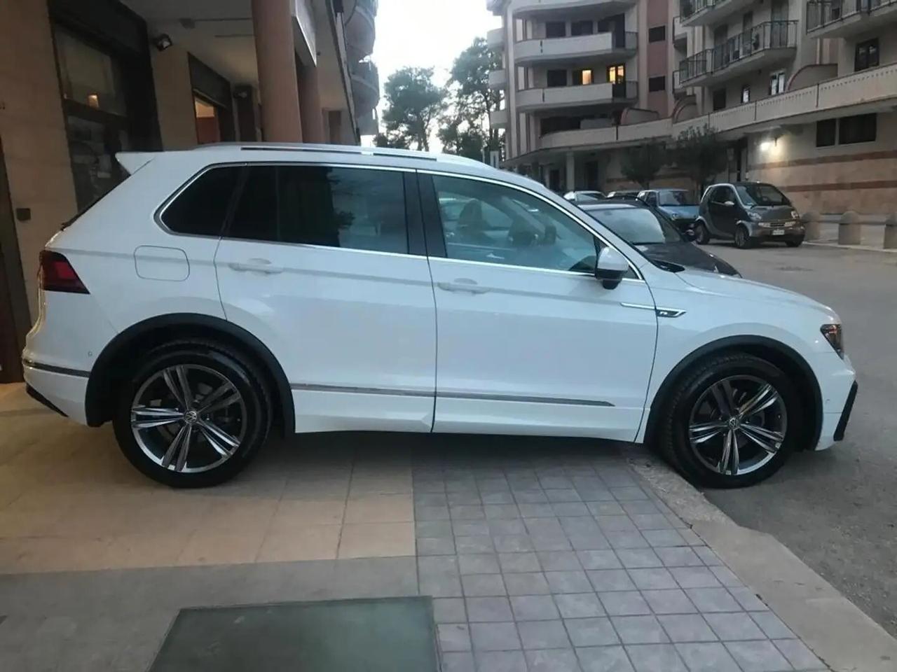 Volkswagen Tiguan 2.0 TDI 190CV DSG 4MOTION EXECUTIVE R LINE TETTO LED NAVY 19