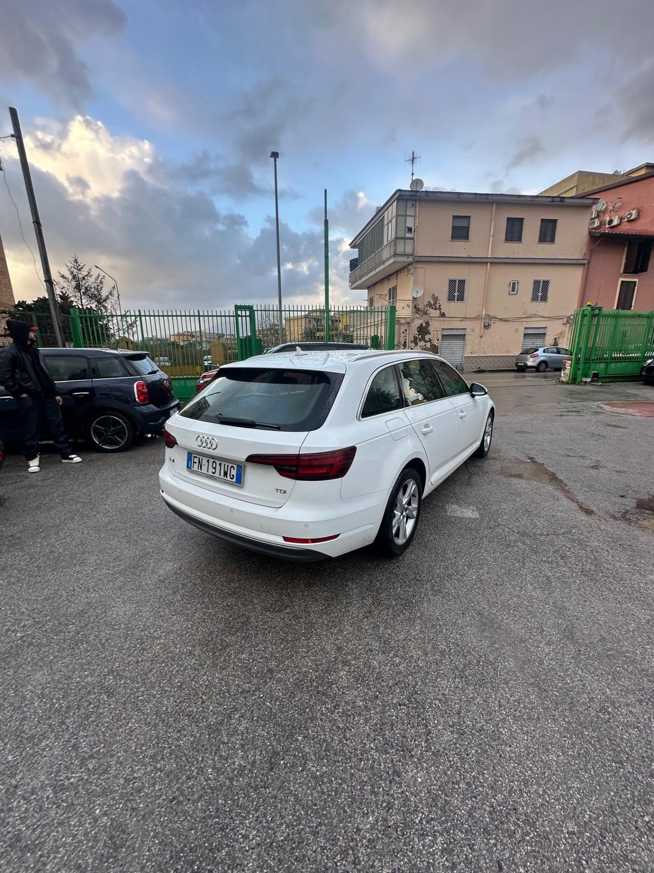 Audi A4 2.0 TDI 122 CV S tronic line edition