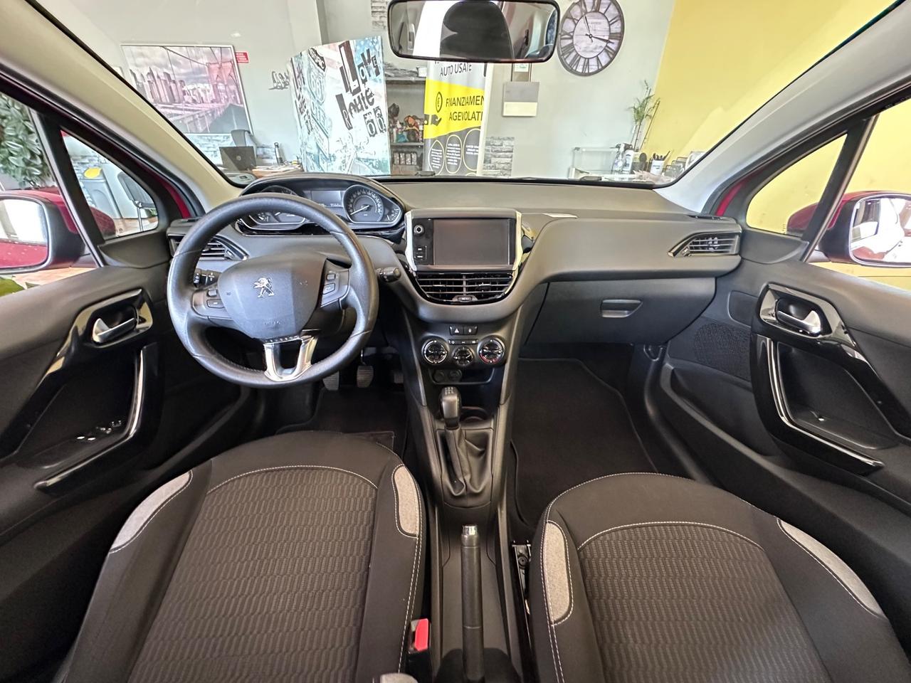Peugeot 208 1.2benz. Allure