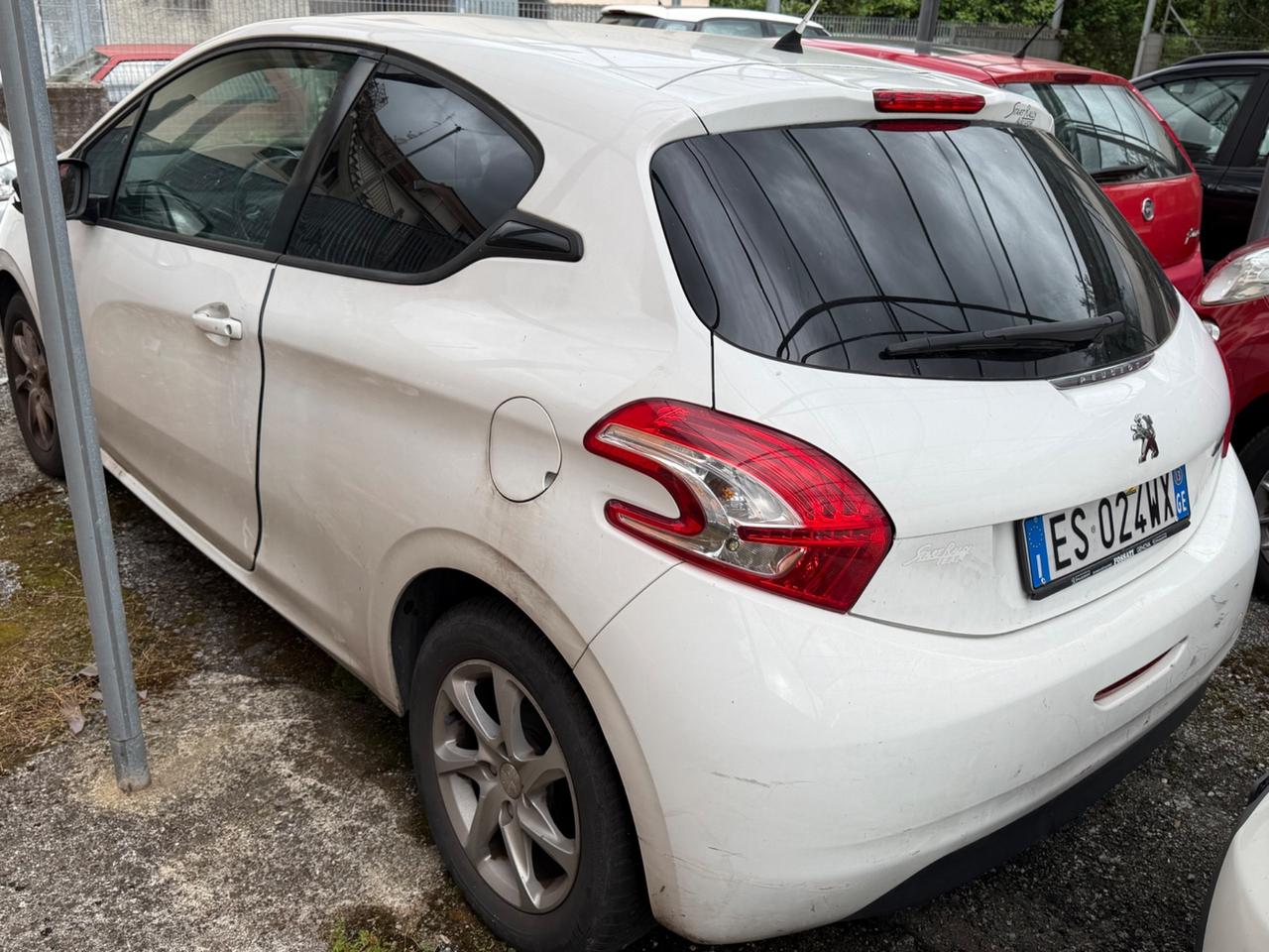 Peugeot 208 1.4 HDi 68 CV 3 porte neopatentati 2013