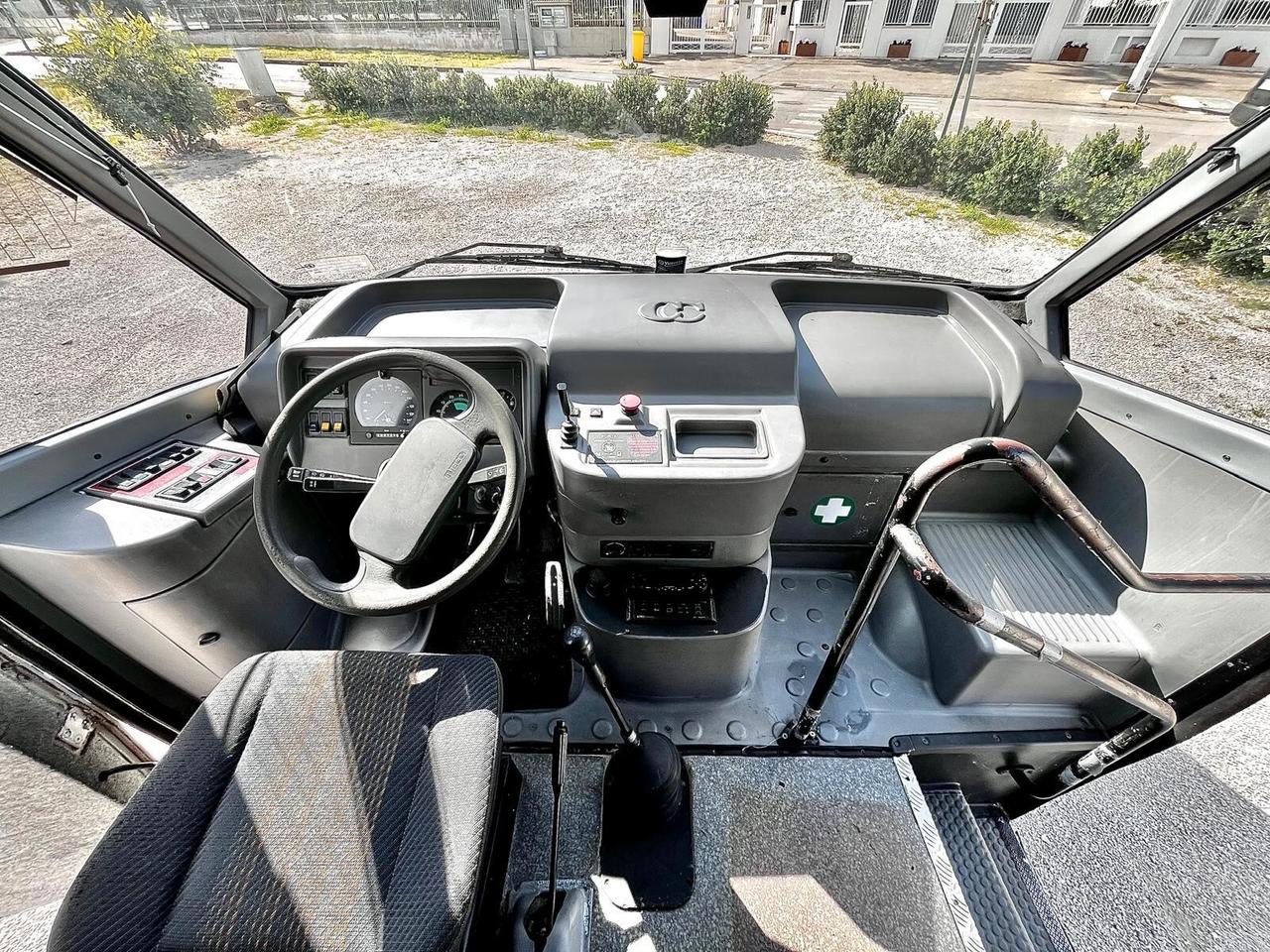 AUTOBUS IVECO DAILY 49E12 UNICO PROPRIETARIO 24 POSTI