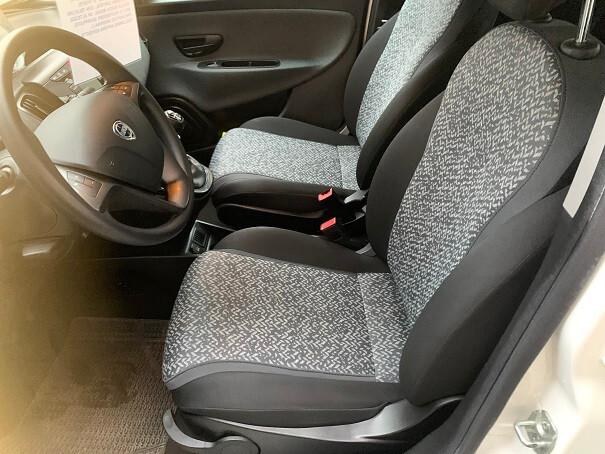 Lancia Ypsilon 1.0 FireFly 5 porte S&S Hybrid Ecochic Silver