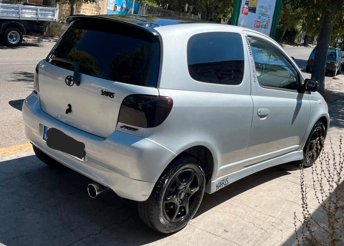 Toyota Yaris 1.0 benzina