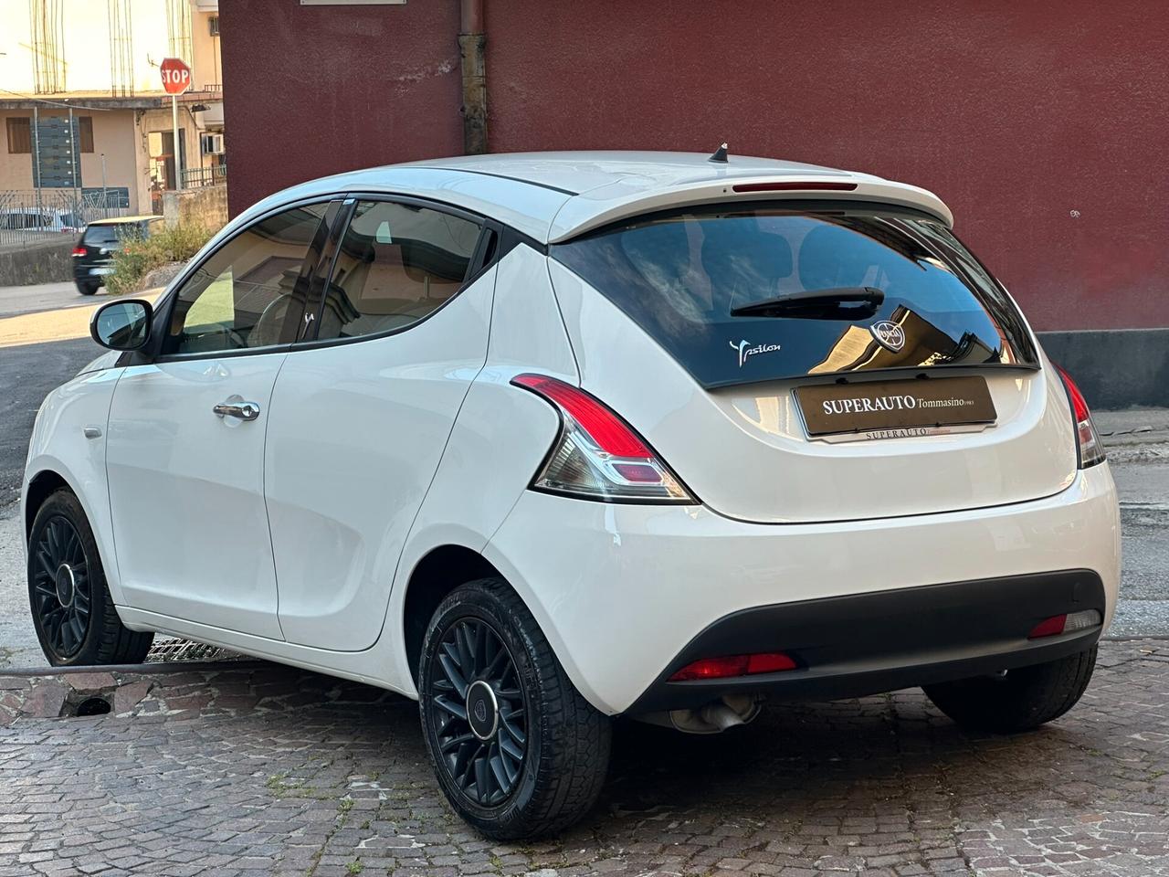 Lancia Ypsilon 1.3 MJT 16V 95 CV 5 OK neopatentati