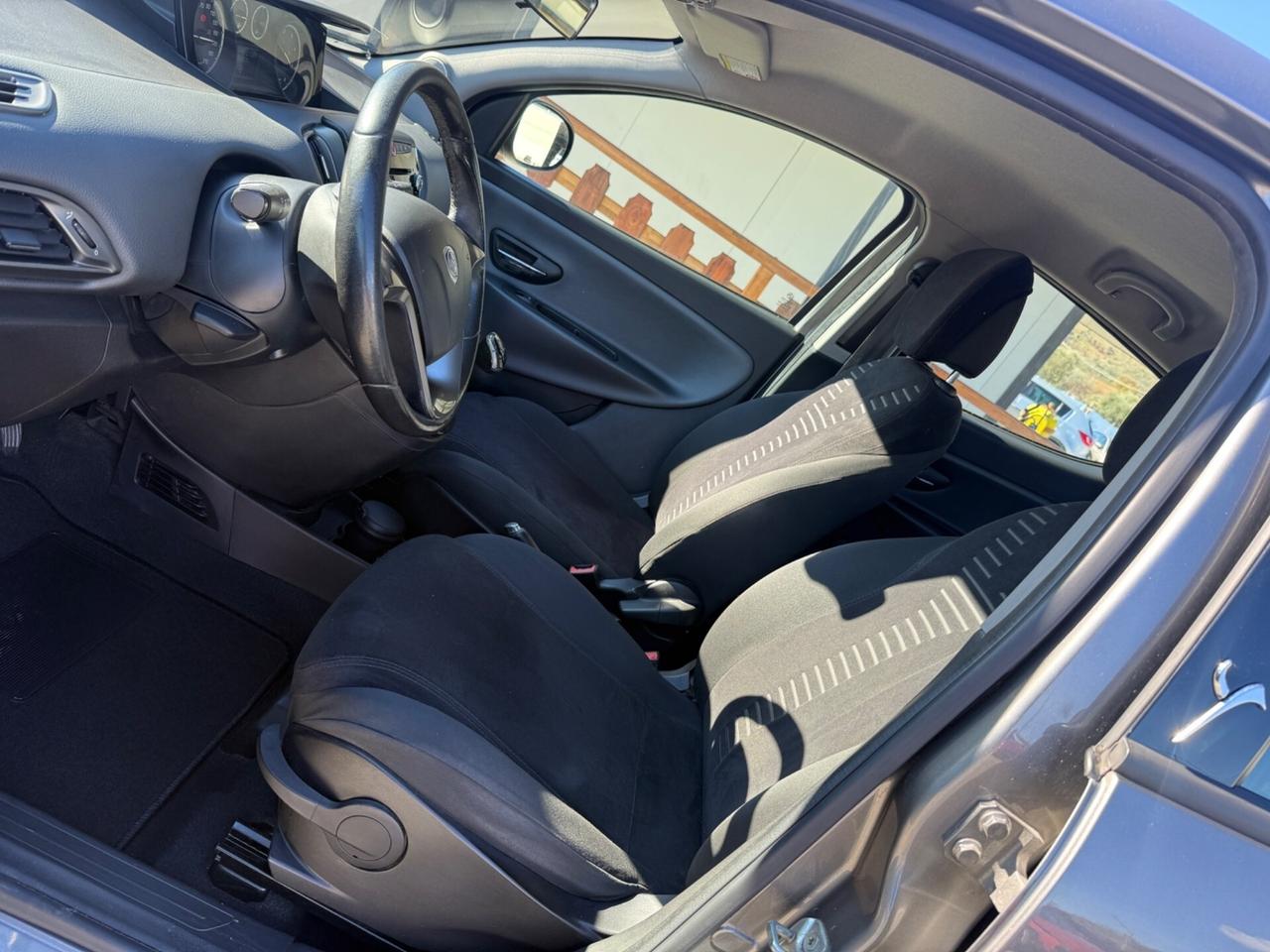 Lancia Ypsilon 1.3 MJT 95 CV 5 porte Platinum