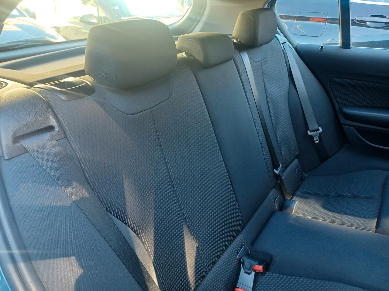 Bmw 116 d Urban LED BIXENO ANNO 2015