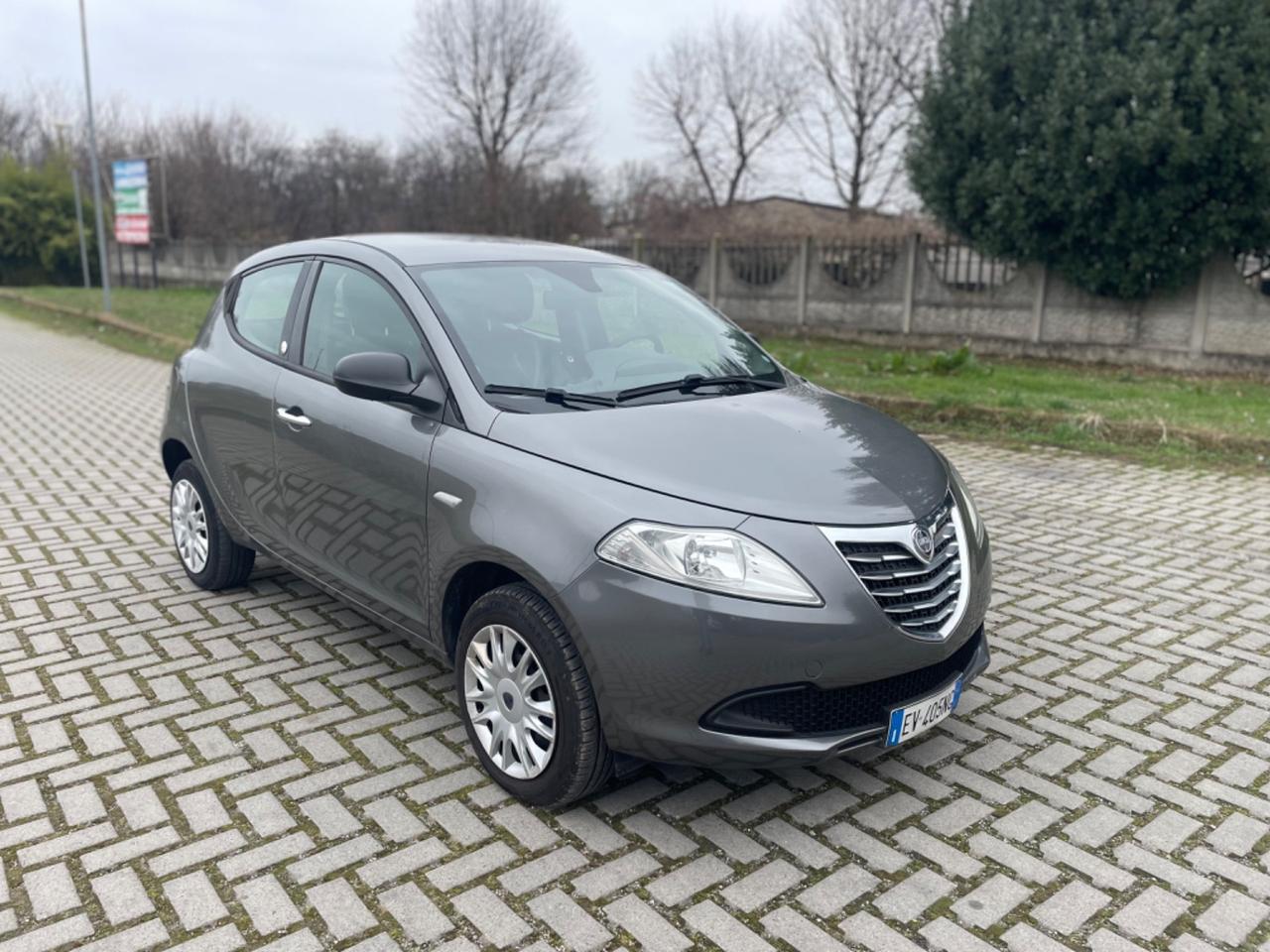 Lancia Ypsilon 0.9 TwinAir 85 CV 5 porte Metano Ecochic Gold
