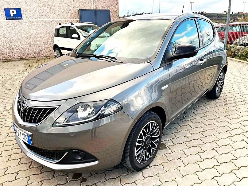 Lancia Ypsilon 1.0 FireFly 5 porte S&S Hybrid Platino