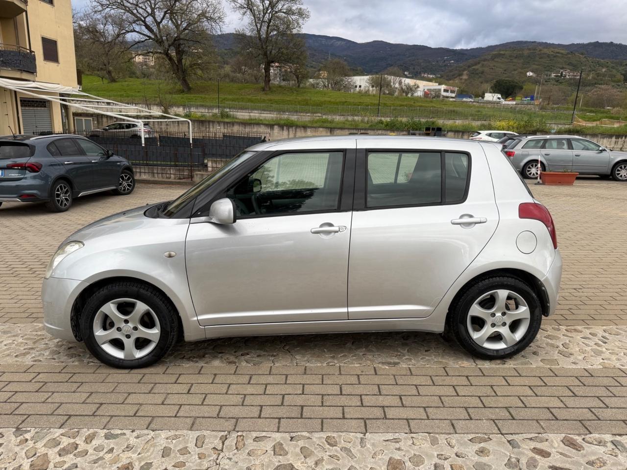 Suzuki Swift benzina