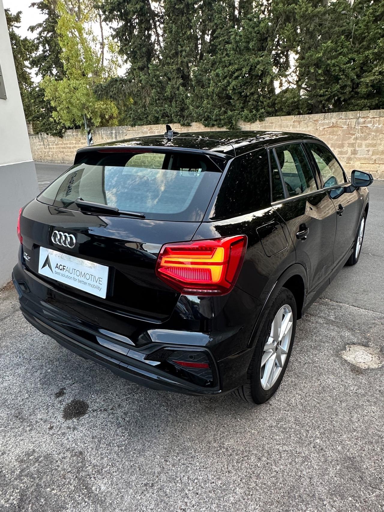 Audi Q2 30 TDI S tronic Identity Black