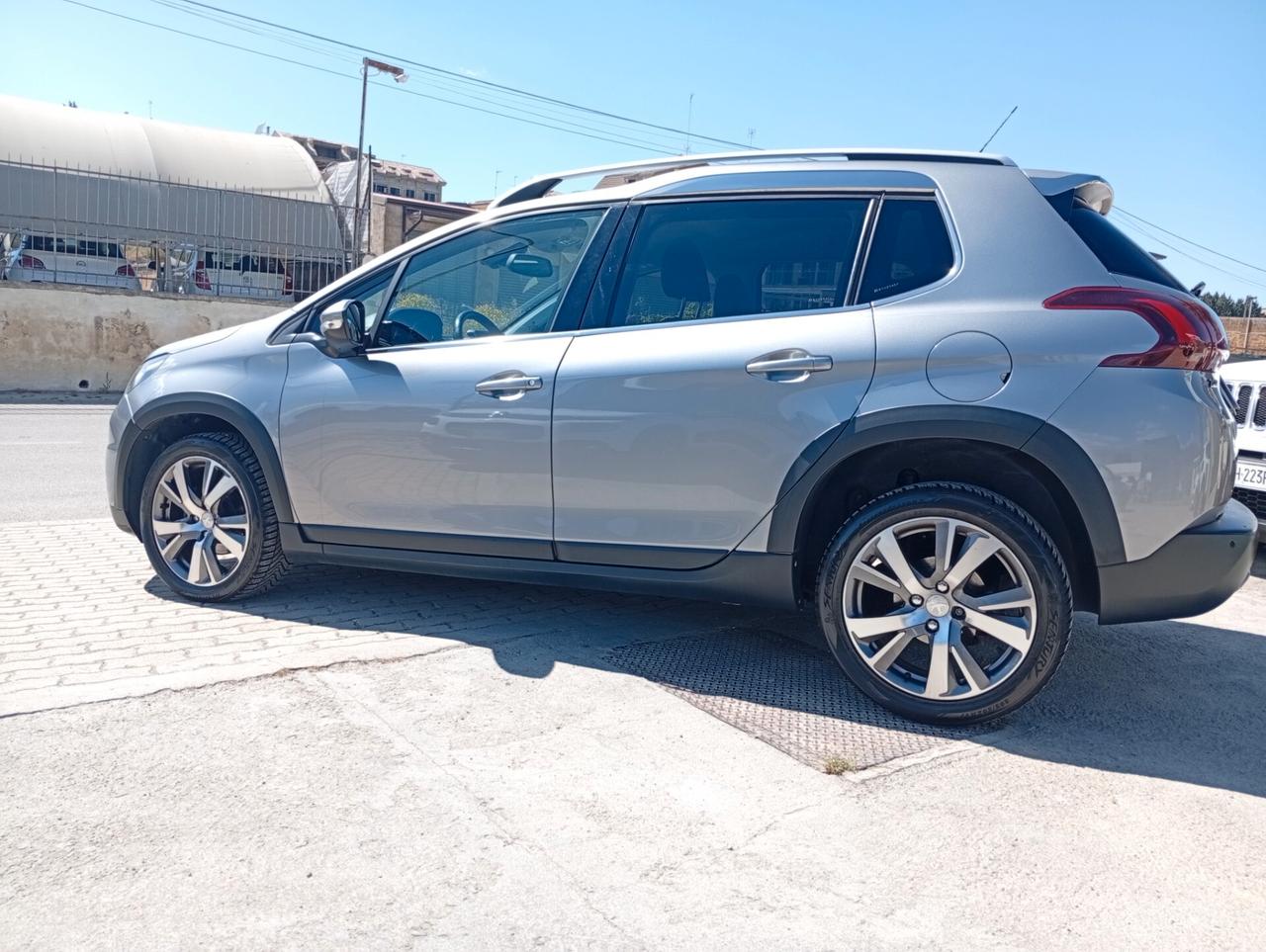 Peugeot 2008 BlueHDi 100 S&S Allure