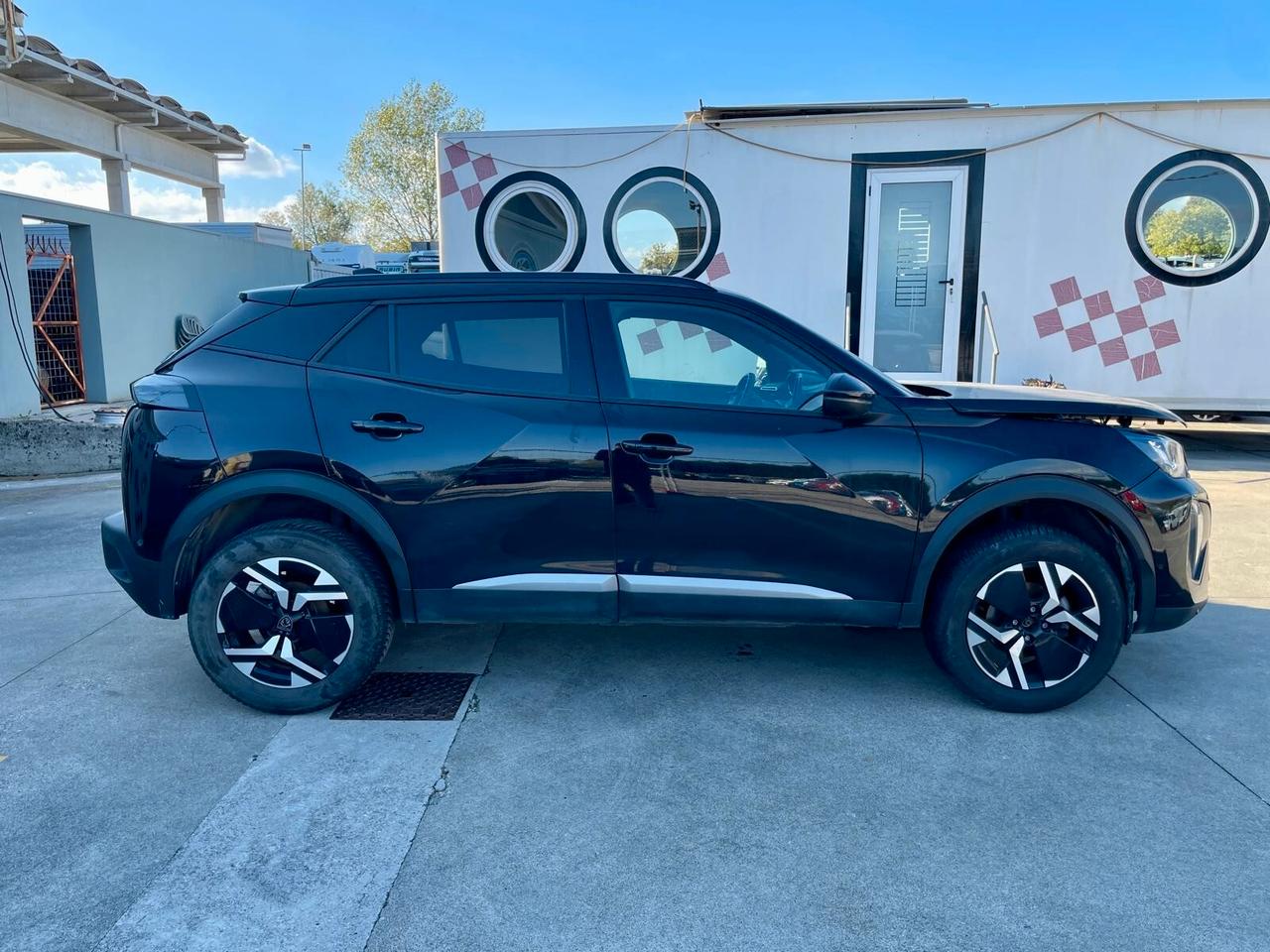 Peugeot 2008 PureTech 100 S&S Allure 2023 **VEICOLO SINISTRATO***VA IN MOTO