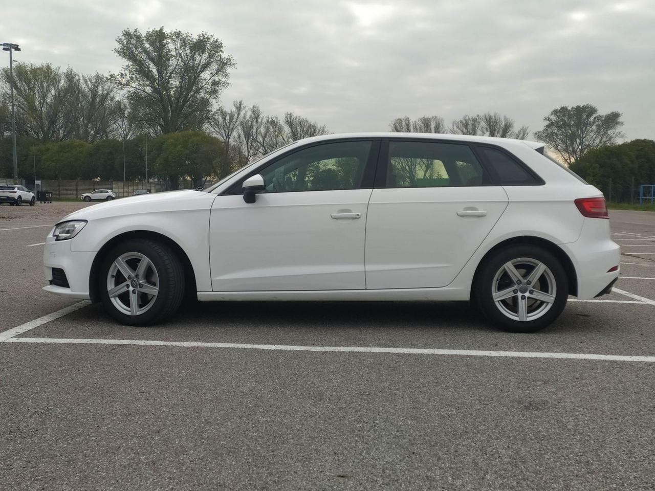 Audi A3 Business Line 2.0 35 TDI #7770