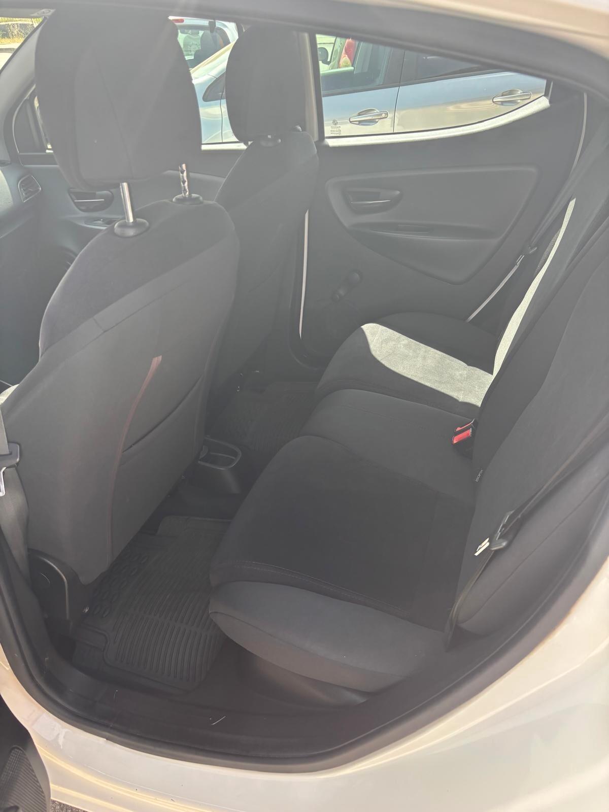 Lancia Ypsilon 0.9 TwinAir 85 CV 5 porte Metano Ecochic Gold
