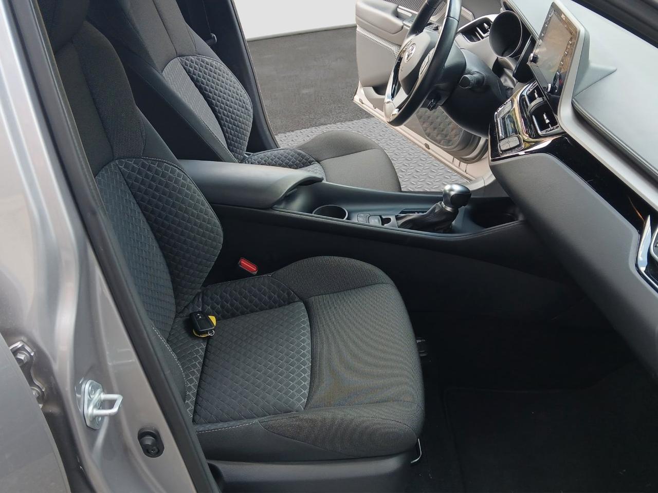 Toyota C-HR 1.8h Business e-cvt