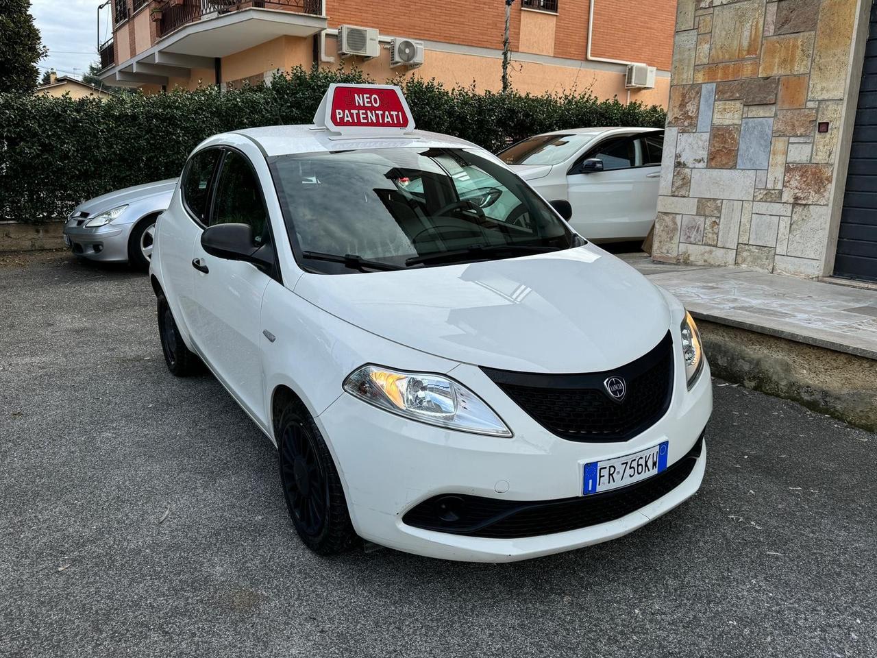 Lancia Ypsilon 1.2 69cv Elefantino - NEOPATENTATI