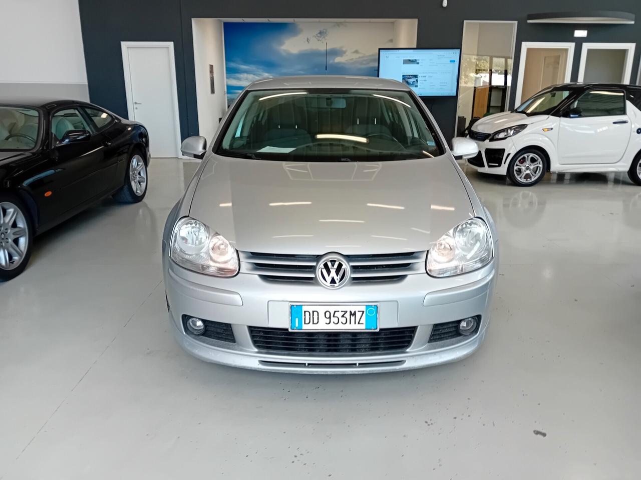 Volkswagen Golf 1.6 5p. Highline