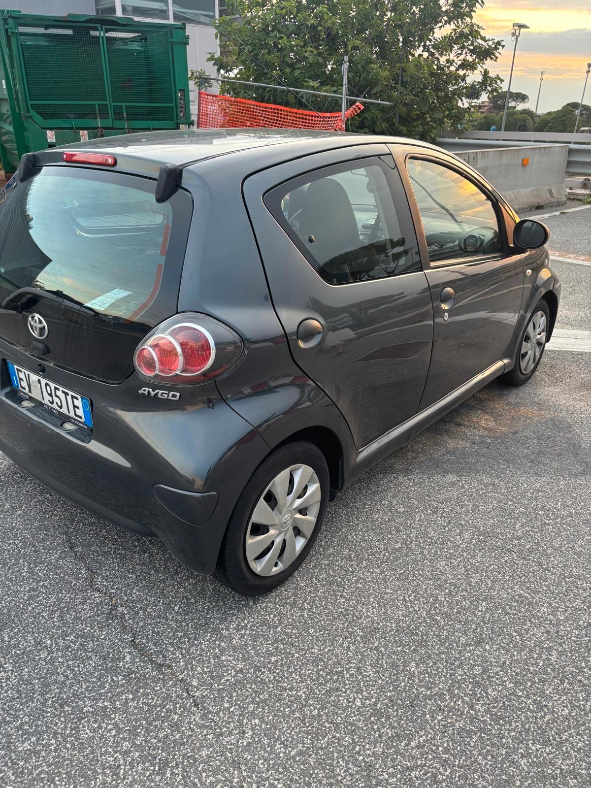 Toyota Aygo 1.0 VVT-i 69 CV 5 porte x-clusiv