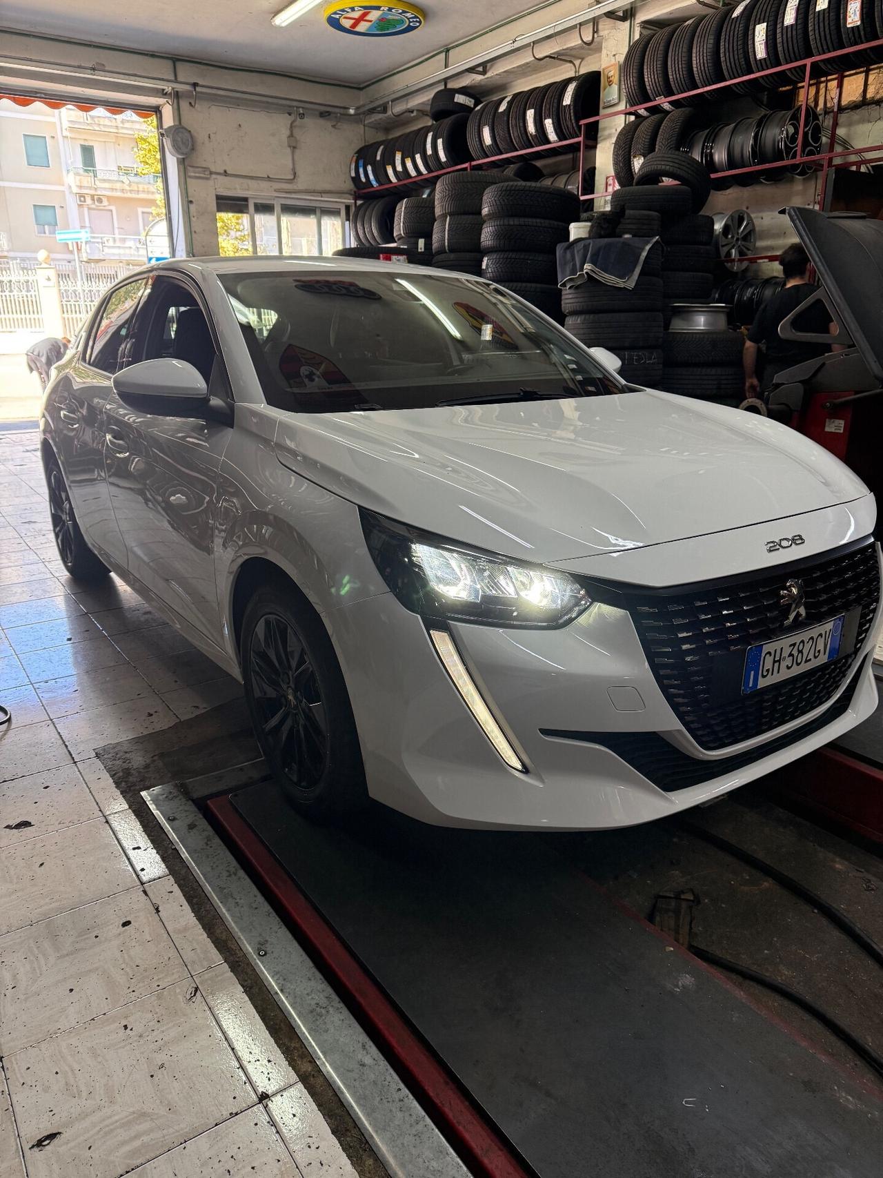 Peugeot 208 PureTech 100 Stop&Start EAT8 5 porte Allure