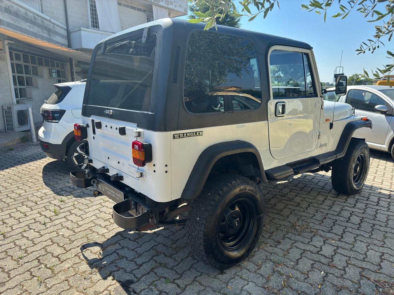 Jeep Wrangler 2.5 Laredo GPL