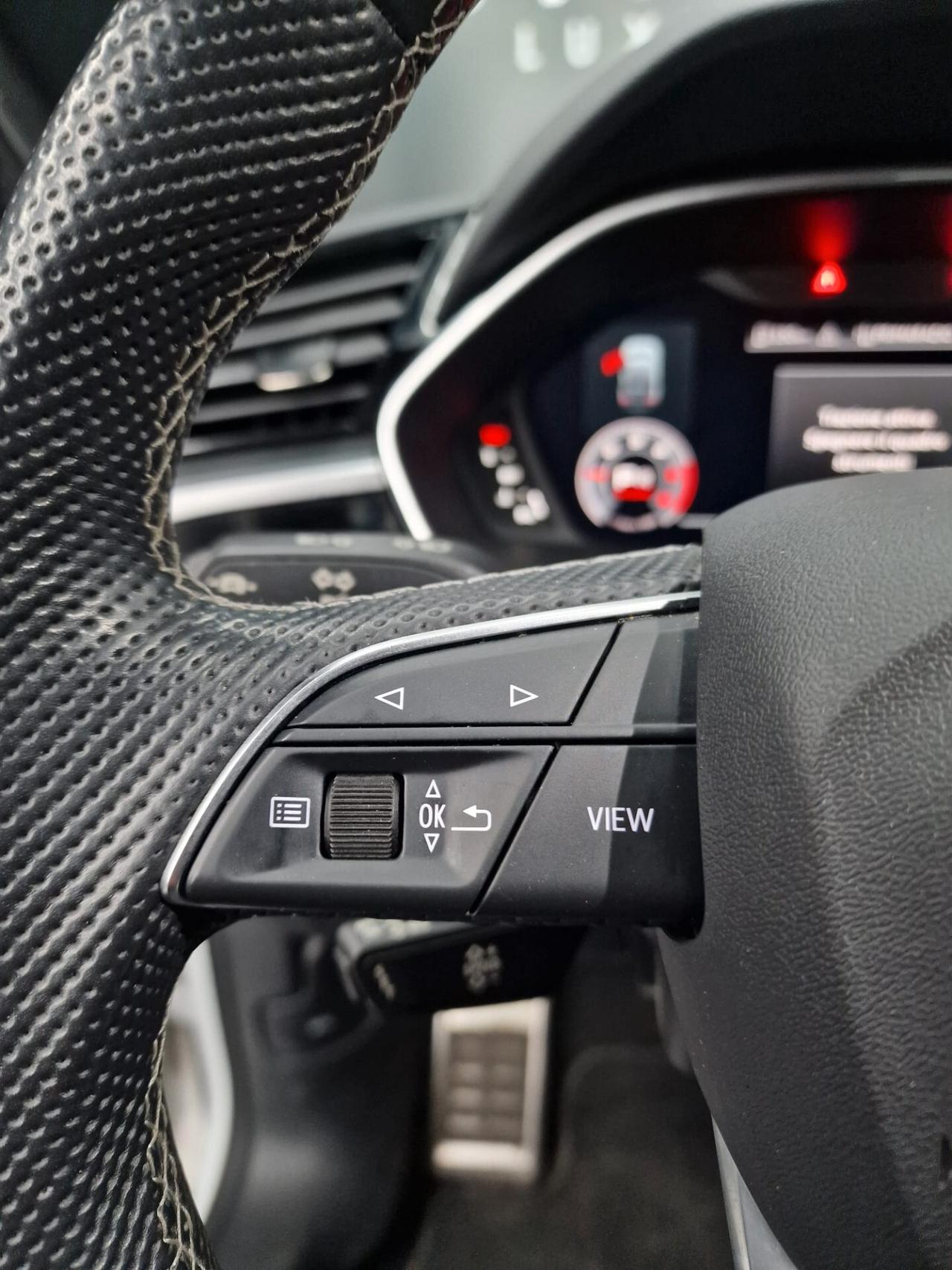 Audi Q3 SPB 35 TDI S tronic line edition 2.0 150CV Identity Black