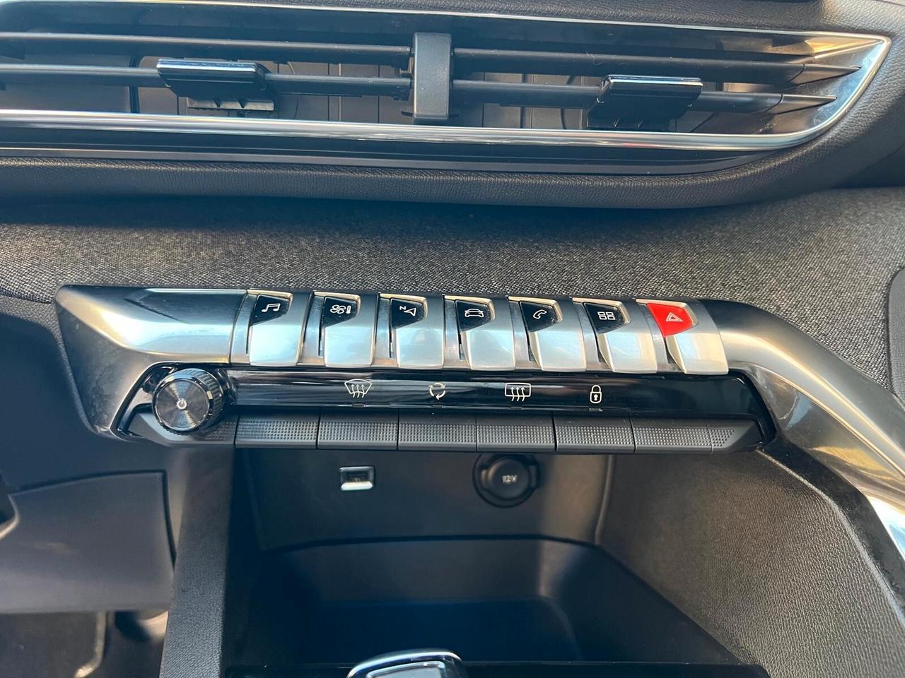 PEUGEOT 3008 ALLURE 1.5 130CV PELLE NAVI CAM ANNO 2022