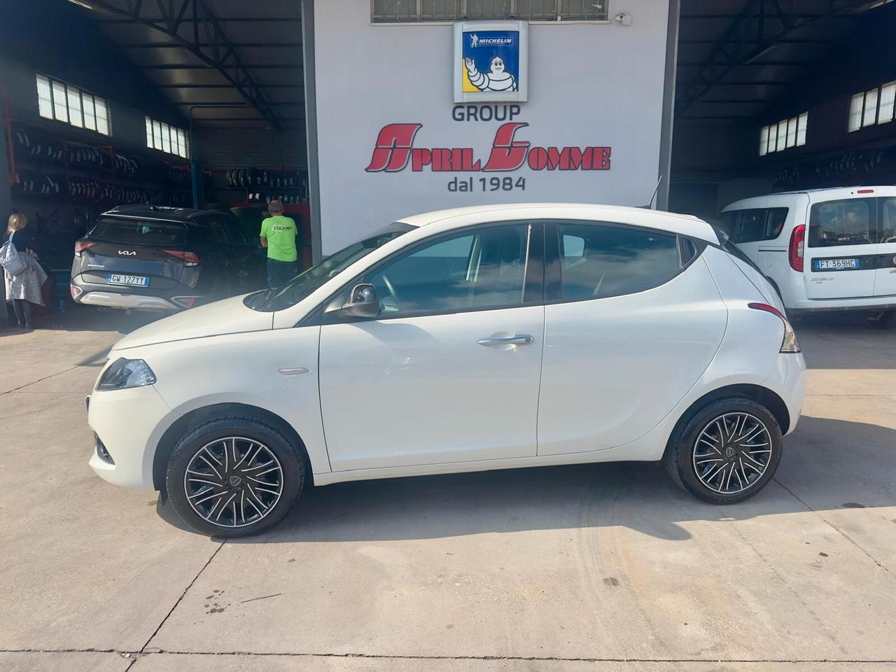 Lancia Ypsilon 1.0 FireFly 5 porte S&S Hybrid Silver PREZZO PROMO